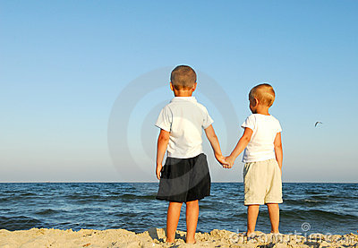 boys-watching-sea-6410009