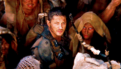 ♫ Il s'peut qu'un beau jour, Je me repose enfin, Jusqu'à ce jour, Je poursuit mon parcours. ♫ Qui se souvient du Vagabon. Ouais, je suis vieille, je sais...